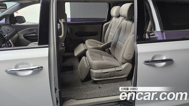Kia Canival 2016 — photo 11