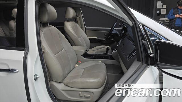 Kia Canival 2016 — photo 12