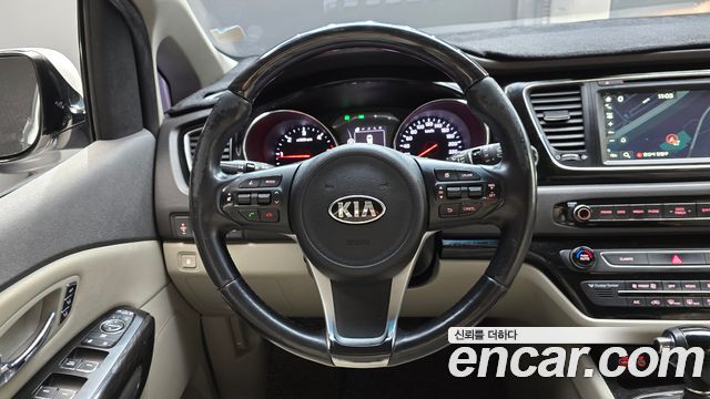 Kia Canival 2016 — photo 13