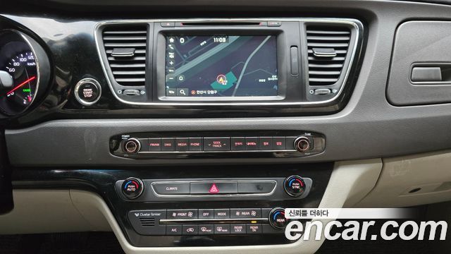 Kia Canival 2016 — photo 16