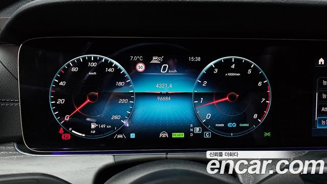 Mercedes-Benz E-Class 2022 — photo 8