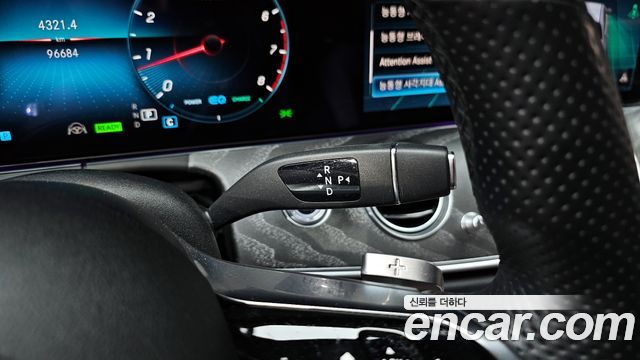 Mercedes-Benz E-Class 2022 — photo 9