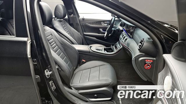 Mercedes-Benz E-Class 2022 — photo 10