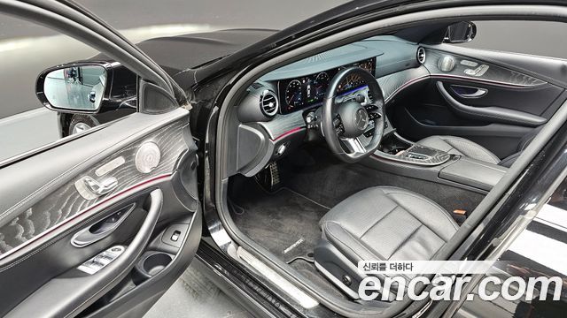 Mercedes-Benz E-Class 2022 — photo 12