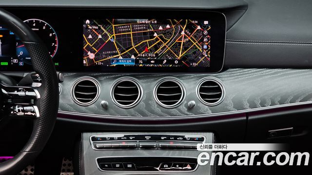 Mercedes-Benz E-Class 2022 — photo 14