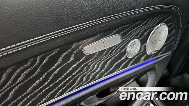 Mercedes-Benz E-Class 2022 — photo 19