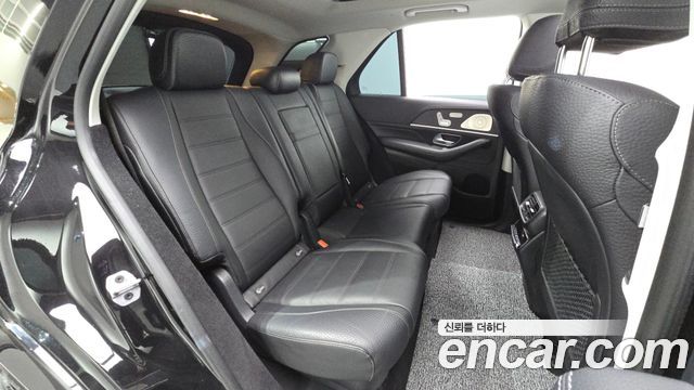 Mercedes-Benz GLE-Class 2022 — photo 12