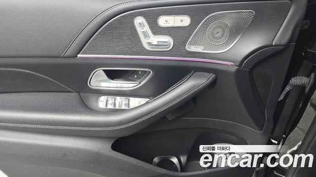 Mercedes-Benz GLE-Class 2022 — photo 19