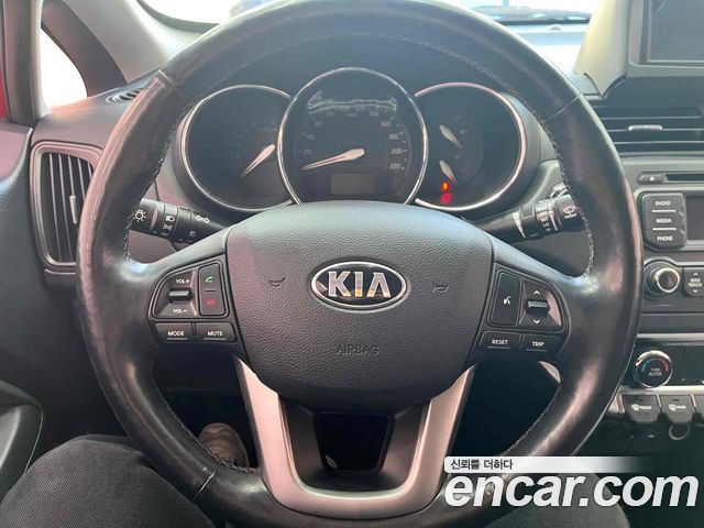 Kia pride 2014 — photo 10