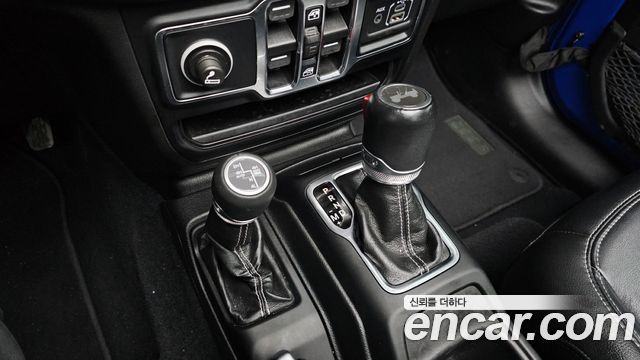 Jeep Wrangler 2022 — photo 9