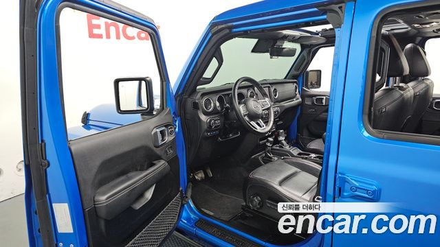 Jeep Wrangler 2022 — photo 10