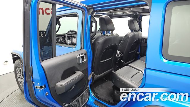 Jeep Wrangler 2022 — photo 12