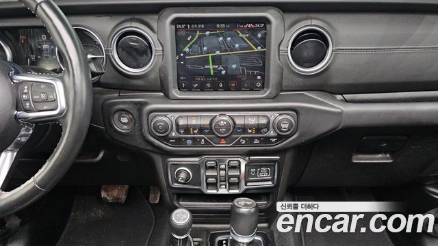 Jeep Wrangler 2022 — photo 14