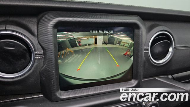 Jeep Wrangler 2022 — photo 15