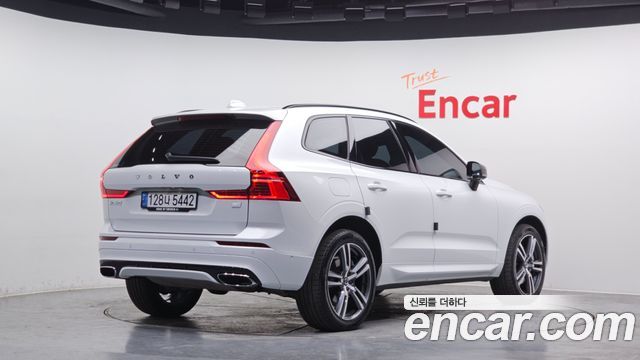 Volvo XC60 2021 — photo 2