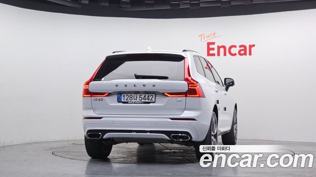 Volvo XC60 2021 — photo 4
