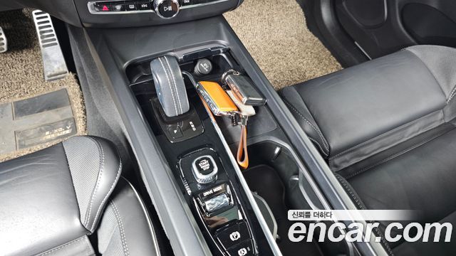 Volvo XC60 2021 — photo 9