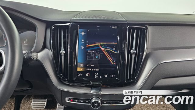 Volvo XC60 2021 — photo 14
