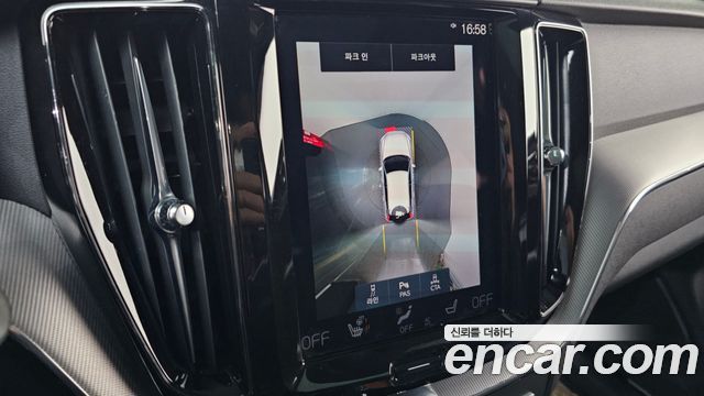 Volvo XC60 2021 — photo 15