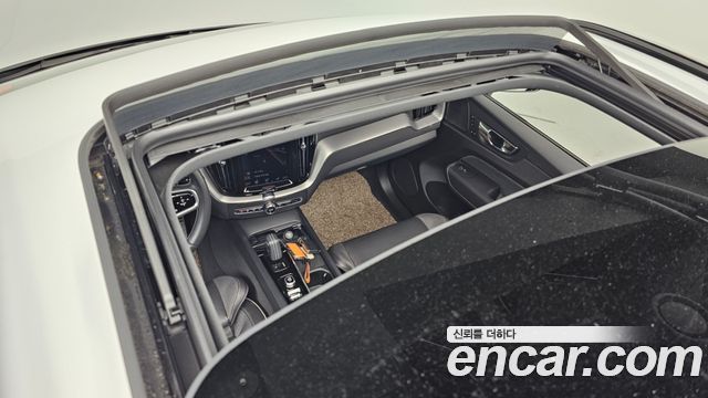 Volvo XC60 2021 — photo 19