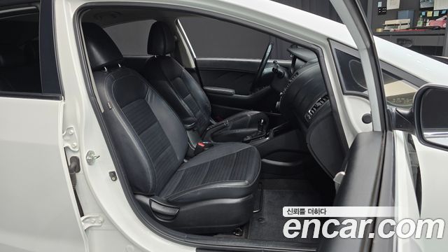 Kia K3 2018 — photo 12