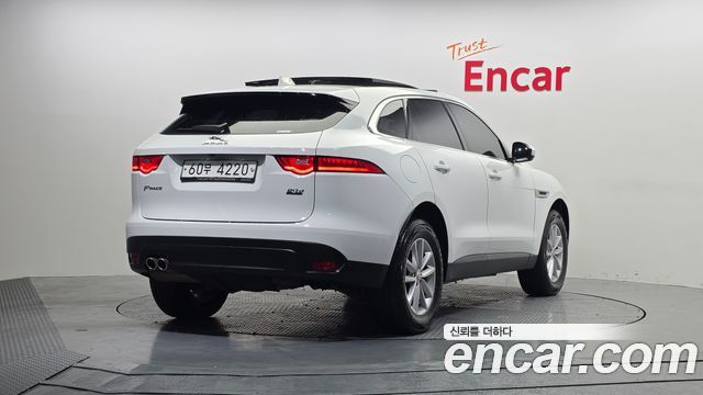 Jaguar F-PACE 2018 — photo 2