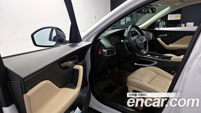 Jaguar F-PACE 2018 — photo 10