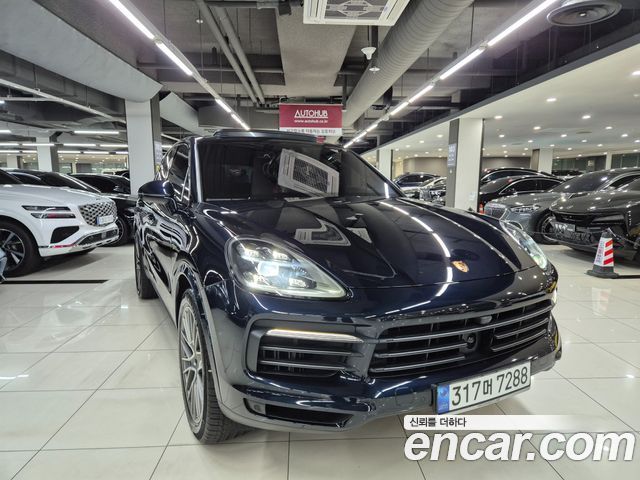 Porsche Cayenne 2023 — photo 1