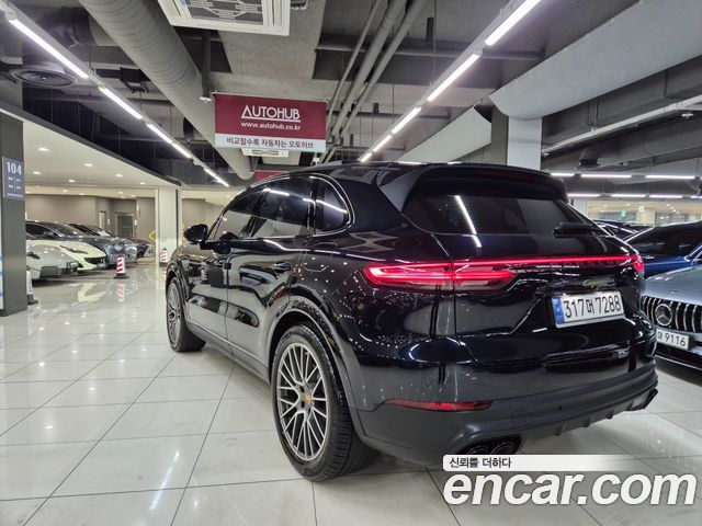 Porsche Cayenne 2023 — photo 4