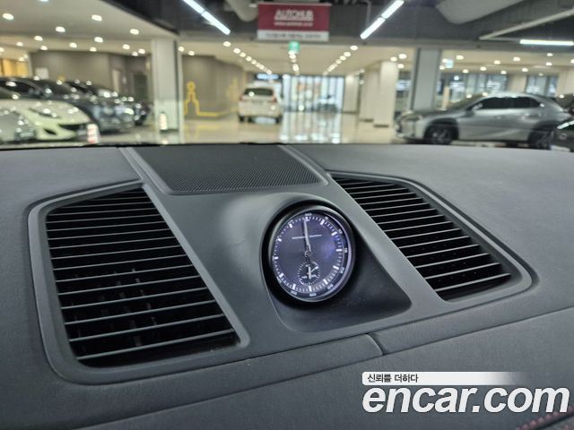 Porsche Cayenne 2023 — photo 16