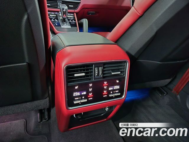 Porsche Cayenne 2023 — photo 18