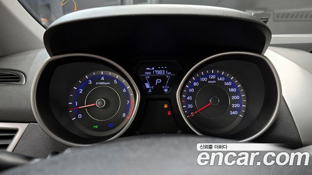 Hyundai AVANTE 2012 — photo 8