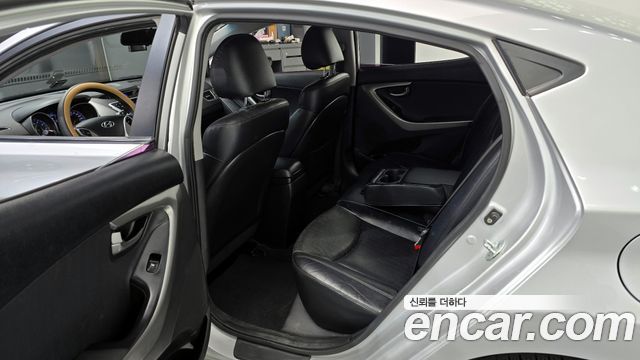Hyundai AVANTE 2012 — photo 11