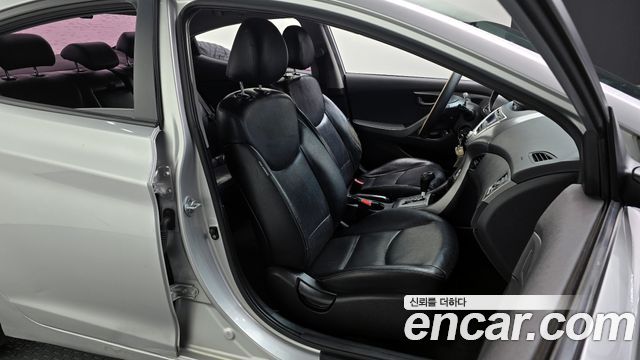 Hyundai AVANTE 2012 — photo 12
