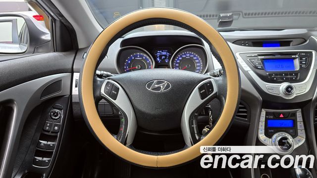 Hyundai AVANTE 2012 — photo 13