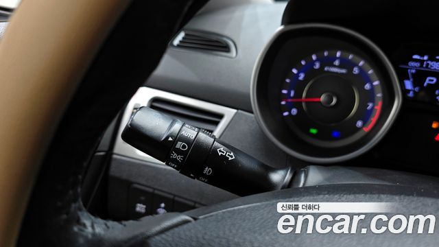 Hyundai AVANTE 2012 — photo 16