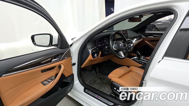 BMW 5-Series 2021 — photo 10