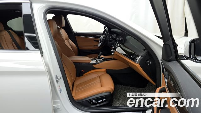 BMW 5-Series 2021 — photo 11