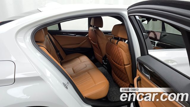 BMW 5-Series 2021 — photo 12