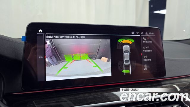 BMW 5-Series 2021 — photo 15
