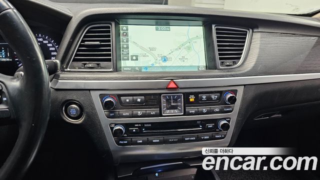 Genesis G80 2017 — photo 14
