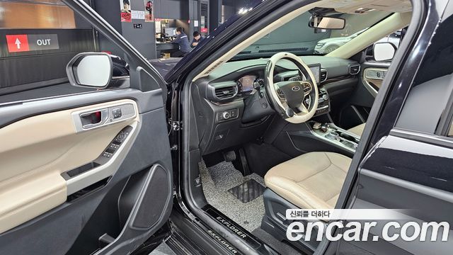 Ford Explorer 2022 — photo 11