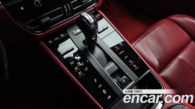 Porsche Macan 2024 — photo 9