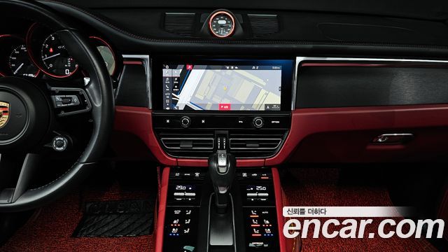 Porsche Macan 2024 — photo 16