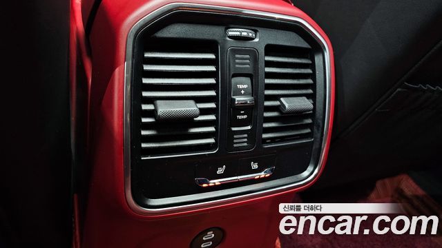 Porsche Macan 2024 — photo 19