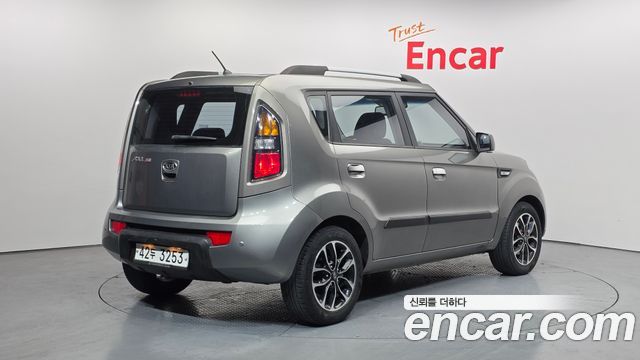 Kia Soul 2010 — photo 2
