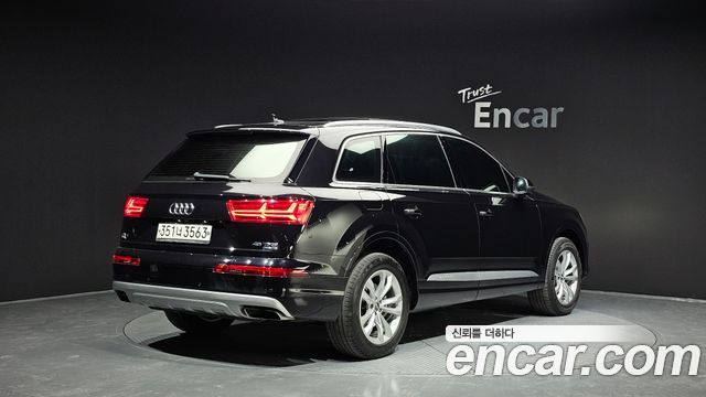 Audi Q7 2019 — photo 2