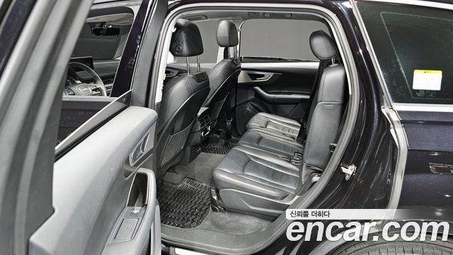 Audi Q7 2019 — photo 11