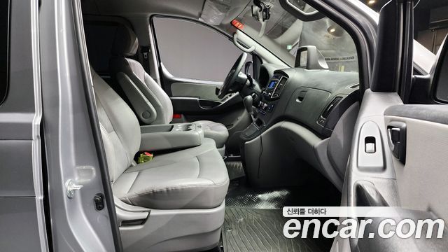 Hyundai Starex 2019 — photo 10