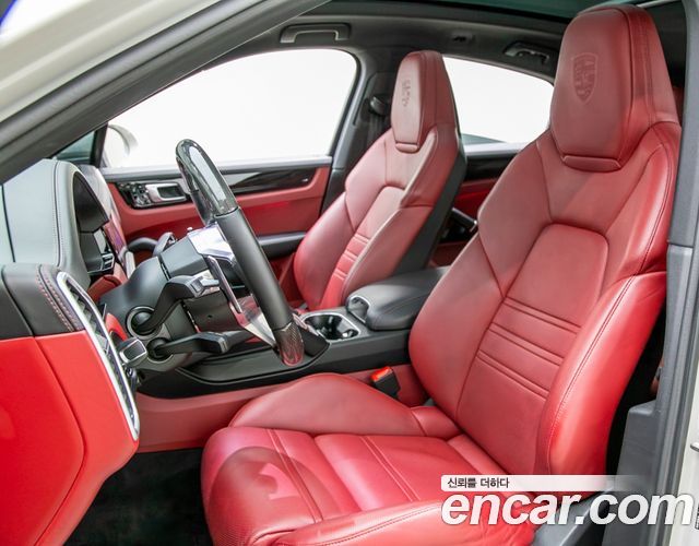 Porsche Cayenne 2021 — photo 12